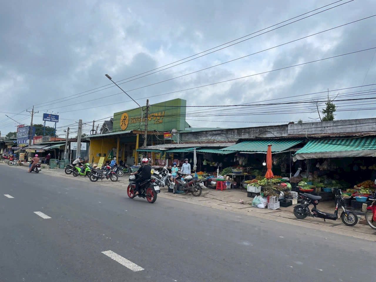 Chủ cần gửi bán 2 nền liền kề mặt tiền kinh doanh gần Vincom Plaza Chơn Thành