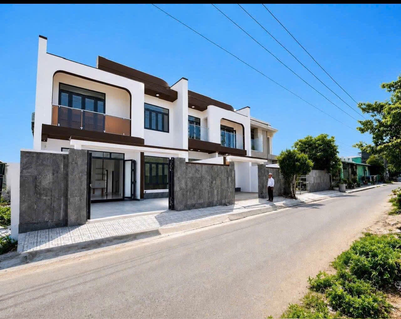 Nhà mới mặt tiền ngang 7,6 m ngay ngã tư Tân Triều sr thổ cư vào ở ngay