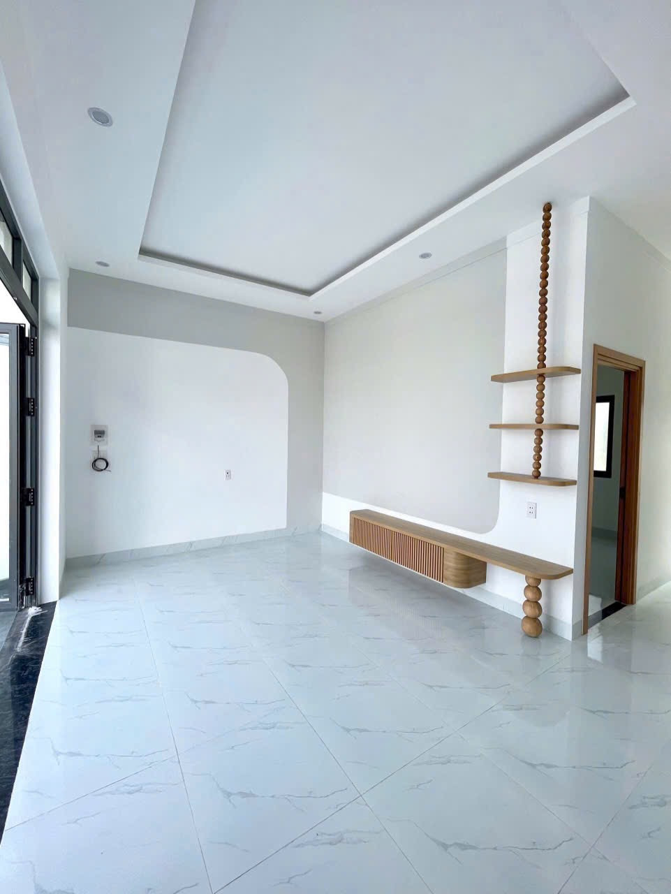 Nhà mới mặt tiền ngang 7,6 m ngay ngã tư Tân Triều sr thổ cư vào ở ngay