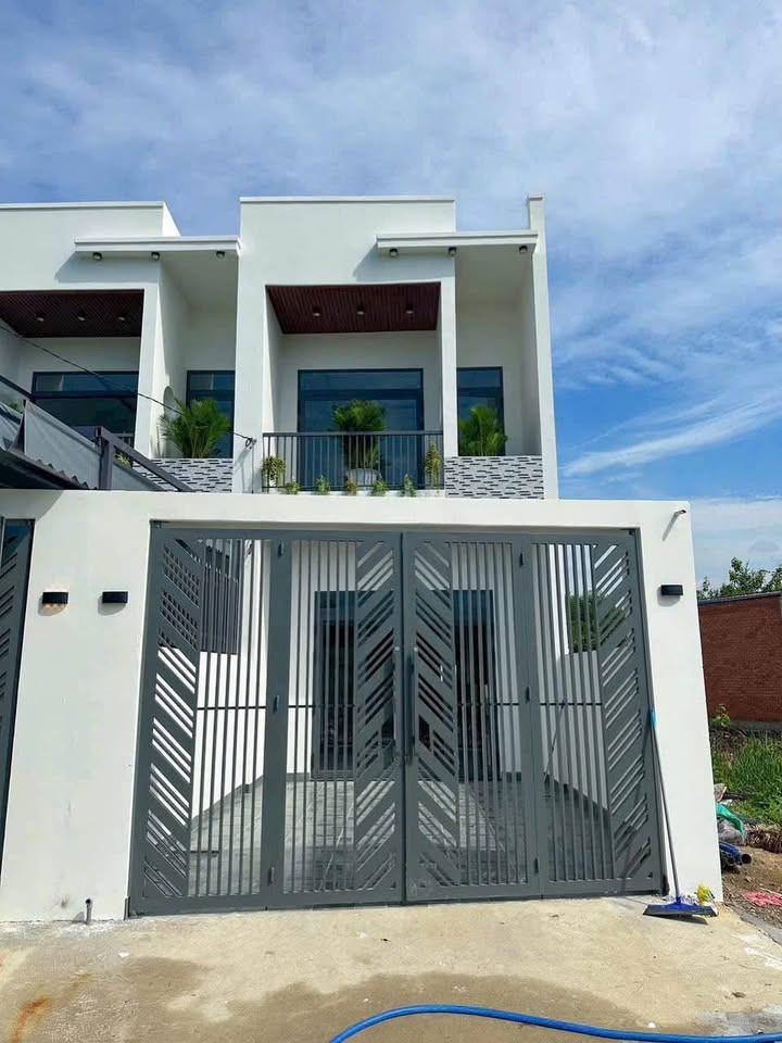BÁN CĂN NHÀ LẦU MẪU HIỆN  ĐẠI VỪA HOÀN THIỆN CHỈ 400 TRIỆU NHẬN NHÀ