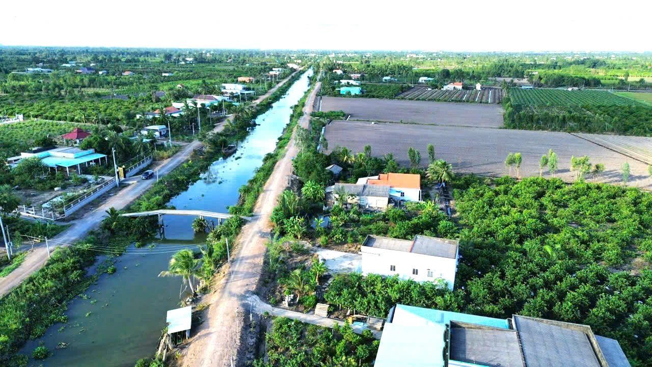 Bán 3 lô đất full thổ, mặt tiền kênh lớn, view sông mát mẻ, diện tích 196,3 m2/lô/699 triệu, dường ô tô. Bao ra sổ mới và toàn bộ thuế phí