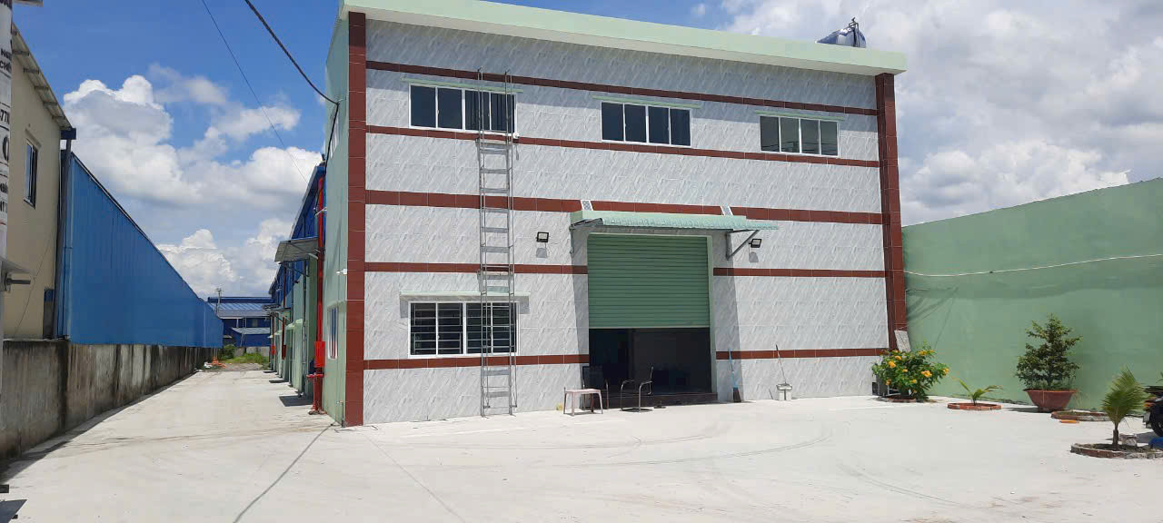 Nhà xưởng dt 7900m2 mt ĐT 830 , xã Lương Hòa,Bến Lức, Long An giá 58 tỷ giảm còn 50 tỷ