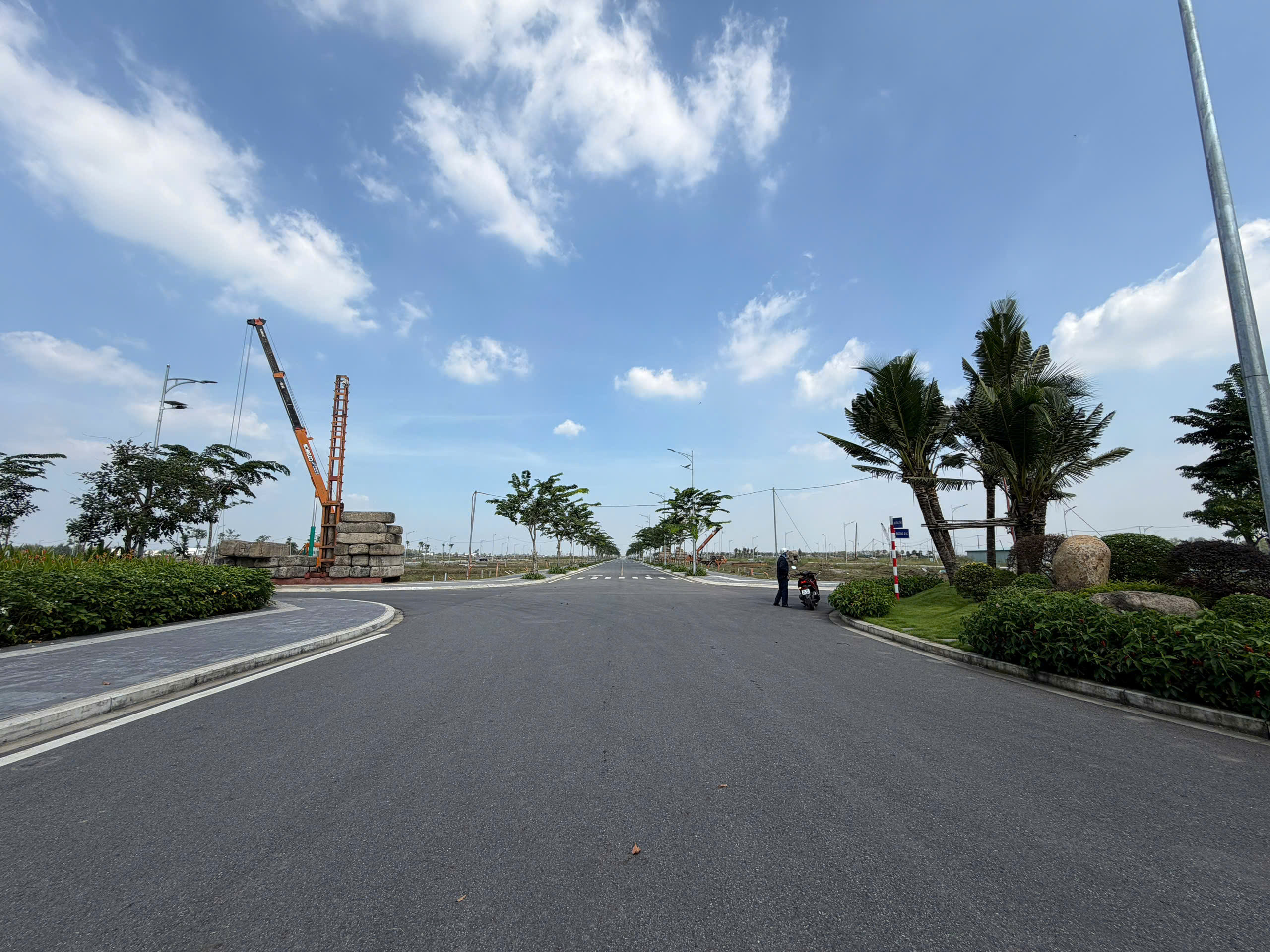 Suất nội bộ nền cặp nền 90m2 đối diện công viên đường 20m, sổ hồng riêng, sang tên công chứng ngay