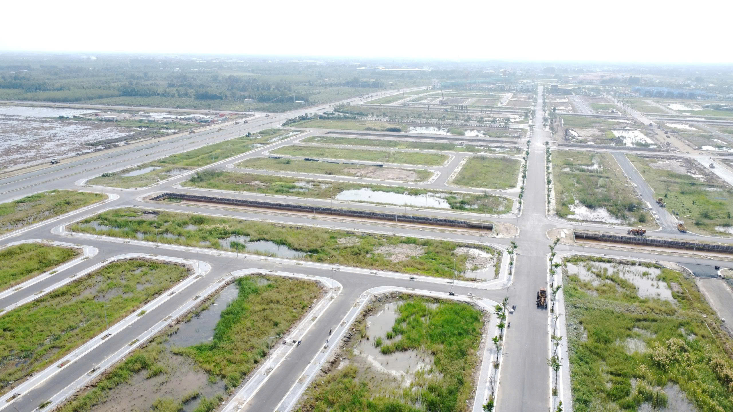 Bán gấp lô góc 154m2 đối diện công viên, đường 20m, sổ sẵn sang tên ngay