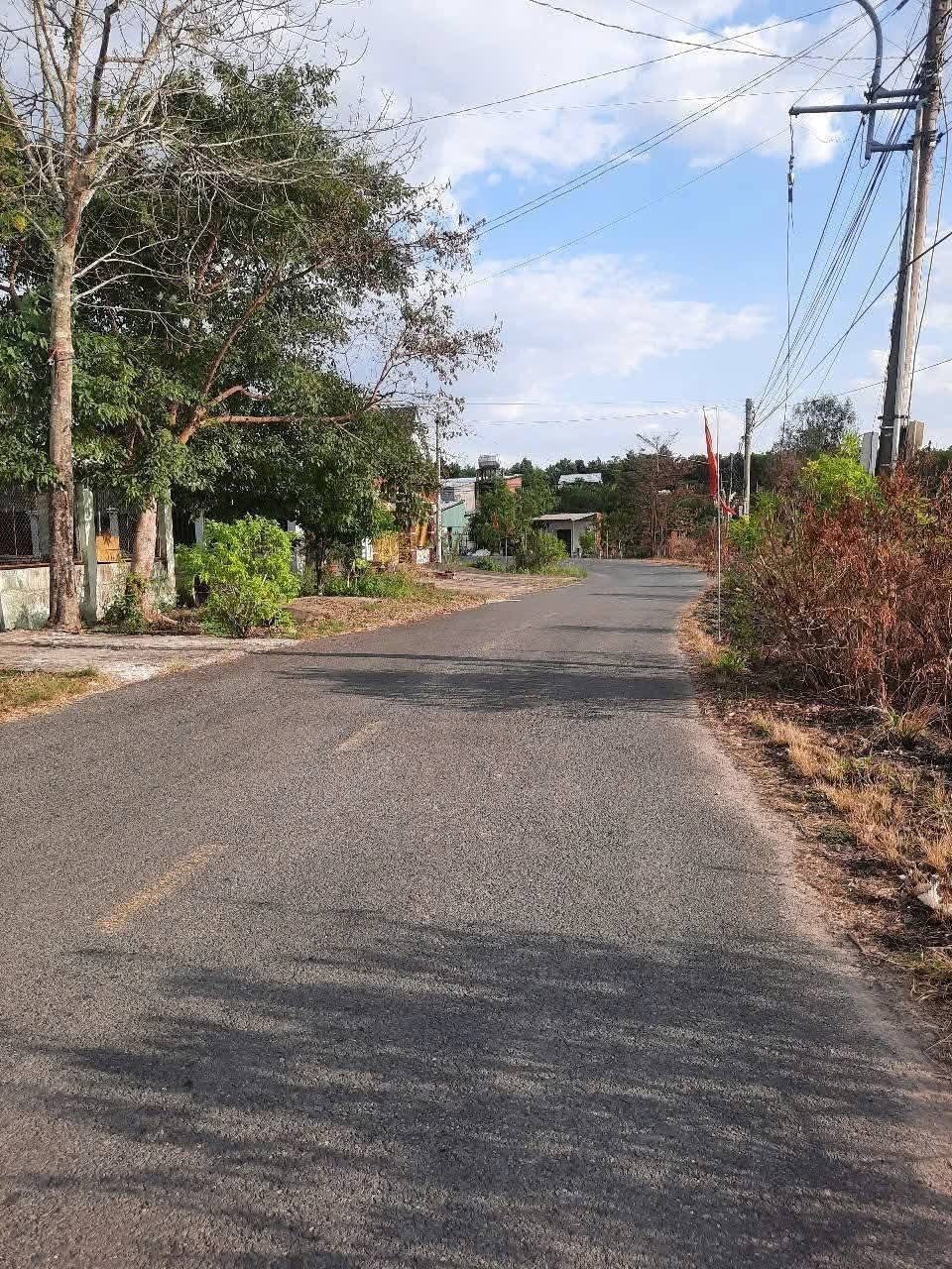 Bán Đất 1200m2 nhựa to dân đông đất Bình Dương cũ