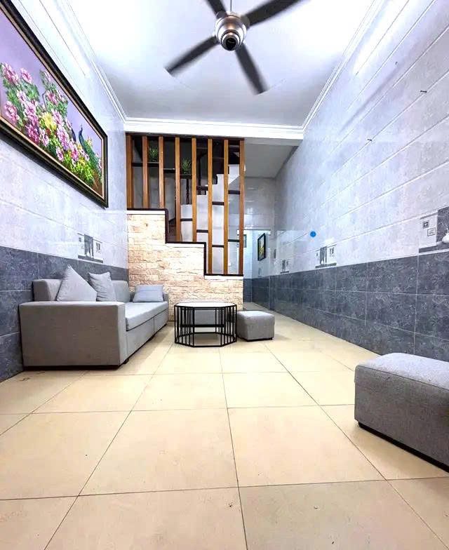 BÁN NHÀ DÂN XÂY ĐỨC GIANG VIỆT HƯNG 32M² 4 TẦNG, LÔ GÓC BA THOÁNG, GẦN Ô TÔ!