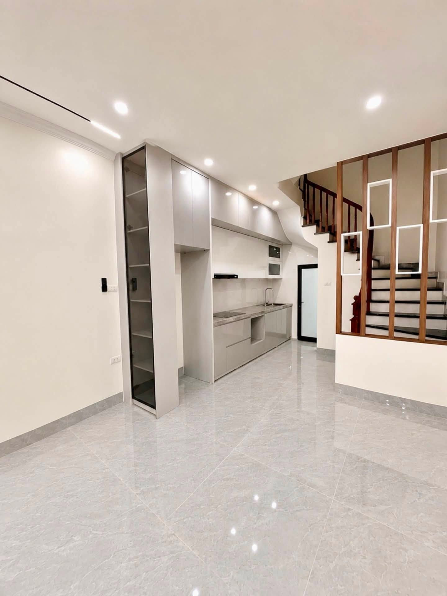 Bán NHÀ ĐẸP ĐỨC GIANG, LONG BIÊN 33m2, 5T chỉ 7,05 tỷ ô tô đỗ cửa