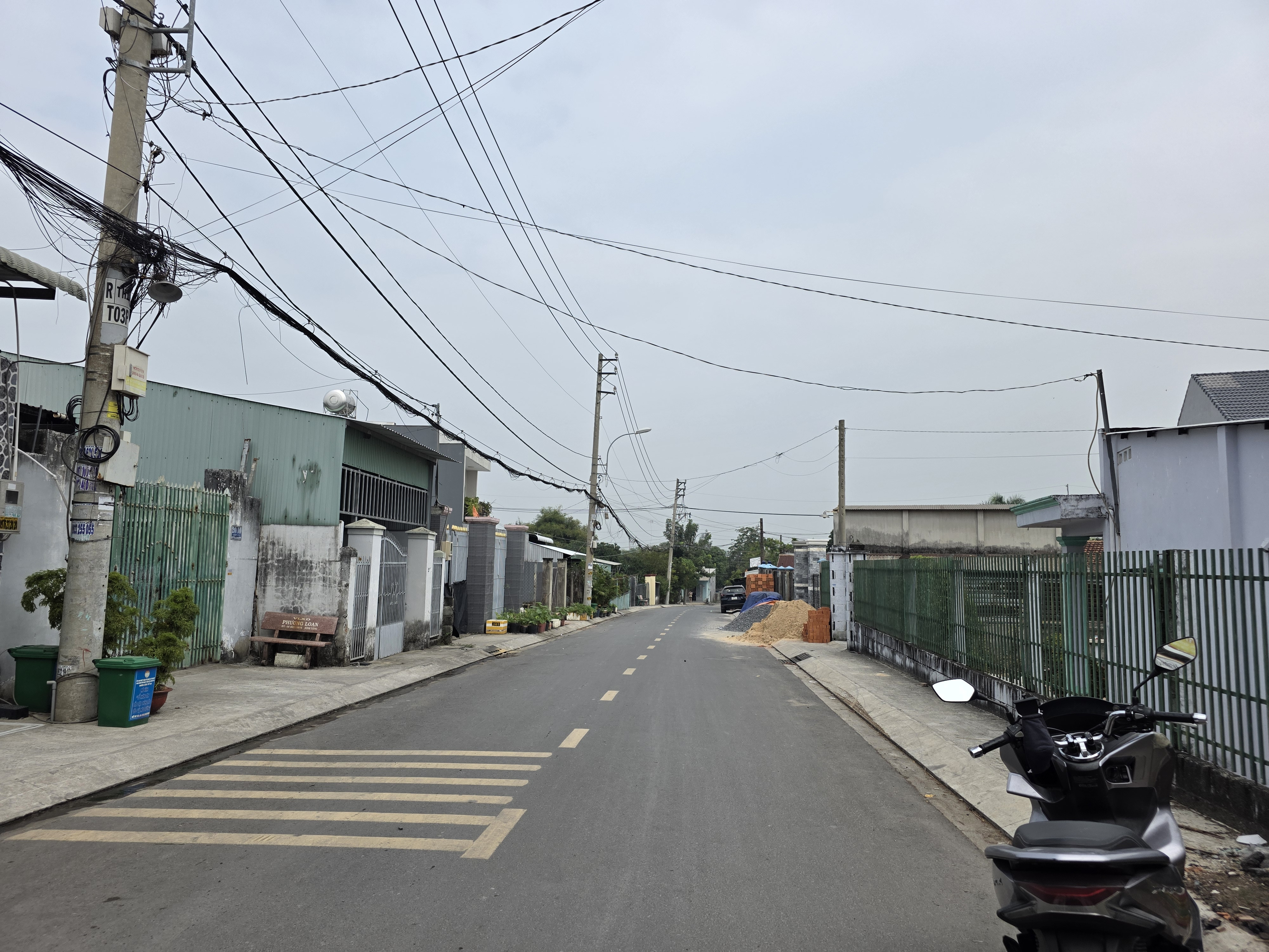 🔴Bán nhà Mặt tiền rộng tới 200m² ngang 6x30m giá 6ty450 Xã Hóc Môn