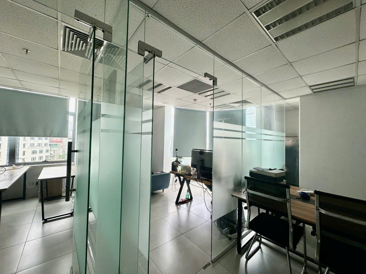 BQL TÒA STAR TOWER CHO THUÊ VP 90M2, GIÁ RẺ CÒN SẴN NỘI THẤT