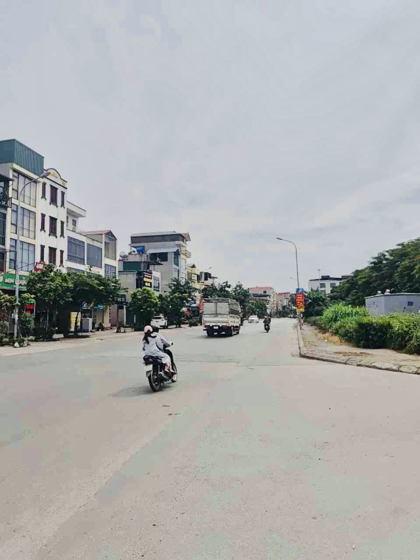 💥💥CỰC HIẾM - LÔ GÓC 3 THOÁNG  🌹TÁI ĐỊNH CƯ KIM SƠN THUẬN AN. 👉80M Ô TÔ TRÁNH  - KINH DOANH  - ĐẦU TƯ OK. 

✅+ Tọa lạc tại vị trí đắc địa trục chính khu TĐC Kim Sơn đường 3 ô tô tránh, vĩa hè đá bóng,  gần trường học các cấp,UBND, chợ dân sinh, ngân hàng