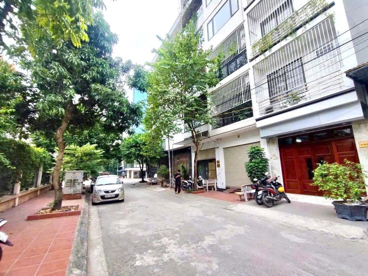 💥TRUNG TÂM CẦU GIẤY - TOÀ NHÀ 10 TẦNG CÁC TẦNG THÔNG SÀN - DÒNG TIỀN DÀI HẠN 150TR/THÁNG - VỈA HÈ RỘNG 2 MẶT THOÁNG - GIAO THÔNG KẾT NỐI #LÊ_ĐỨC_THỌ #HỒ_TÙNG_MẬU #DƯƠNG_KHUÊ 
- DT 100/120M - 10 TẦNG - MT 9,5 M 
- GIÁ CHÀO NHỈNH 60x TỶ 

📕Sổ đỏ đẹp sẵn