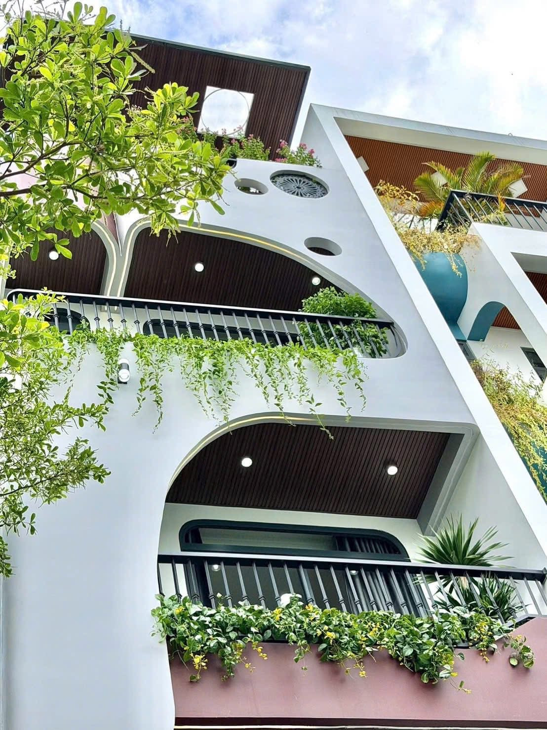 Chủ cần bán gấp nhà Dương Quảng Hàm, P.6 , Gò Vấp diện tích 60m2 giá 4 tỷ 200 triệu, đang cho thuê 25triệu/tháng, sổ hồng riêng