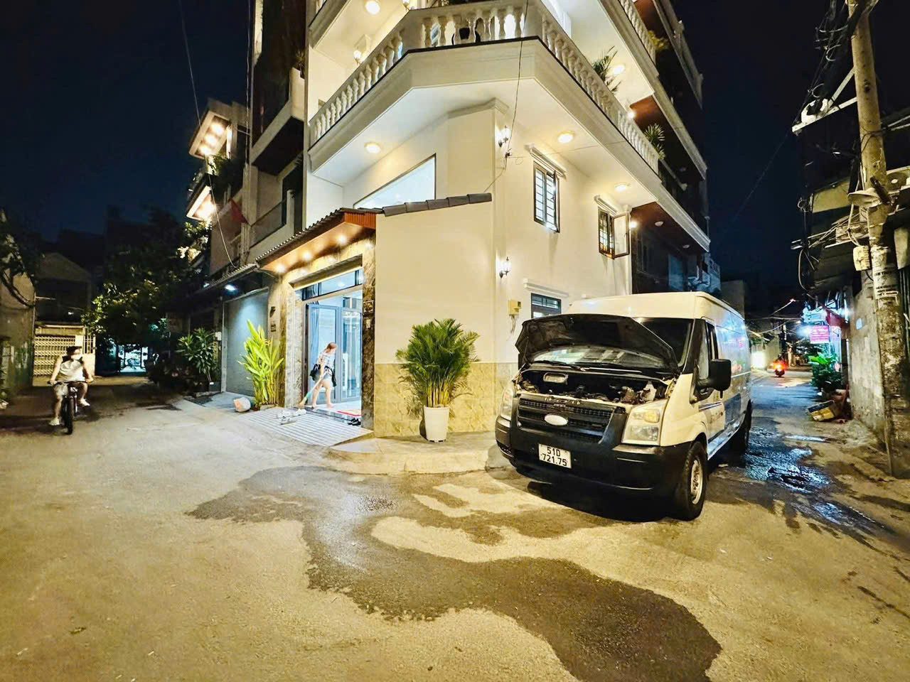 Chú 2 cần bán gấp nhà hẻm Duy Tân, P.15 Phú Nhuận. DT: 80m2. 4 Tầng. 4PN 4WC. Sổ riêng chính chủ
