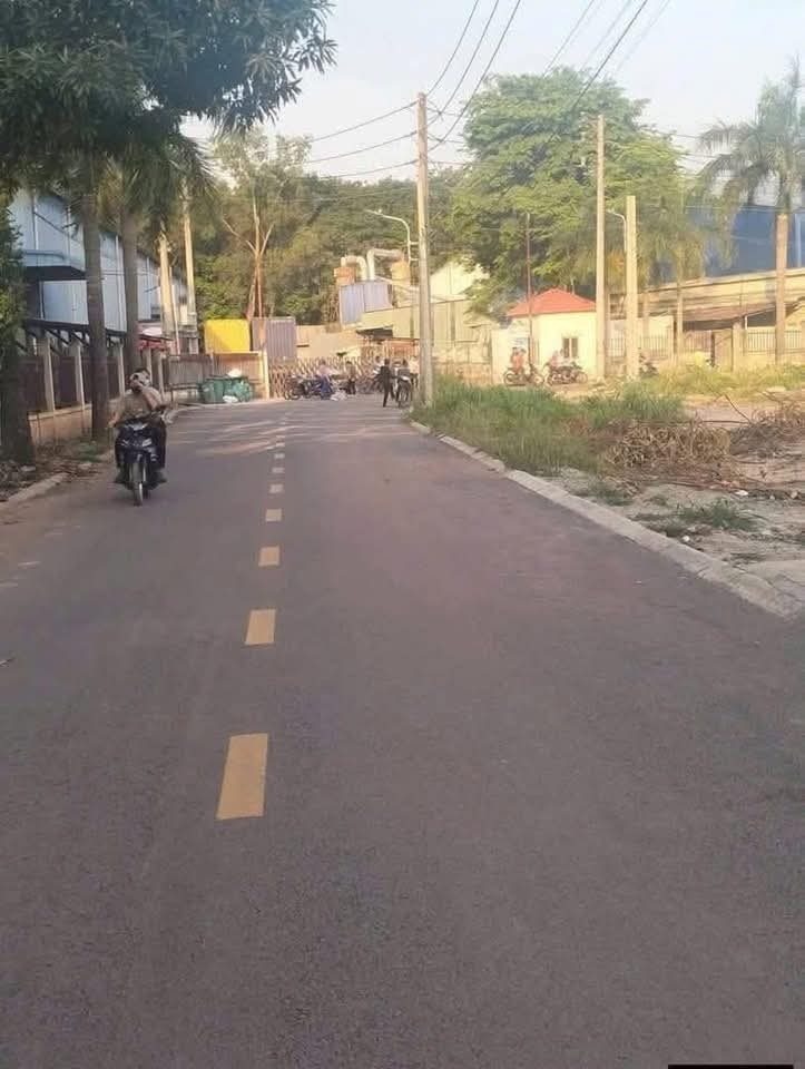Cần bán gấp lô đất ở Bến Cát Bình Dương, full thổ cư, mặt tiền đường nhựa, dân cư đông đúc...