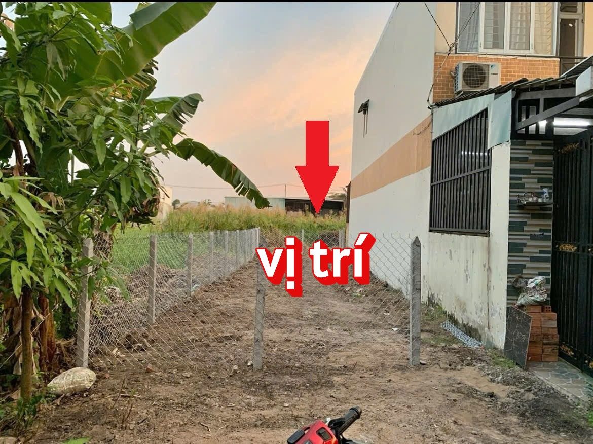 Bán lô đất Đ.Gia Huỳnh, Phường Trảng Bàng ( cạnh Agribank) DT: 140m2, Gía 600 triệu, Sổ hồng riêng.