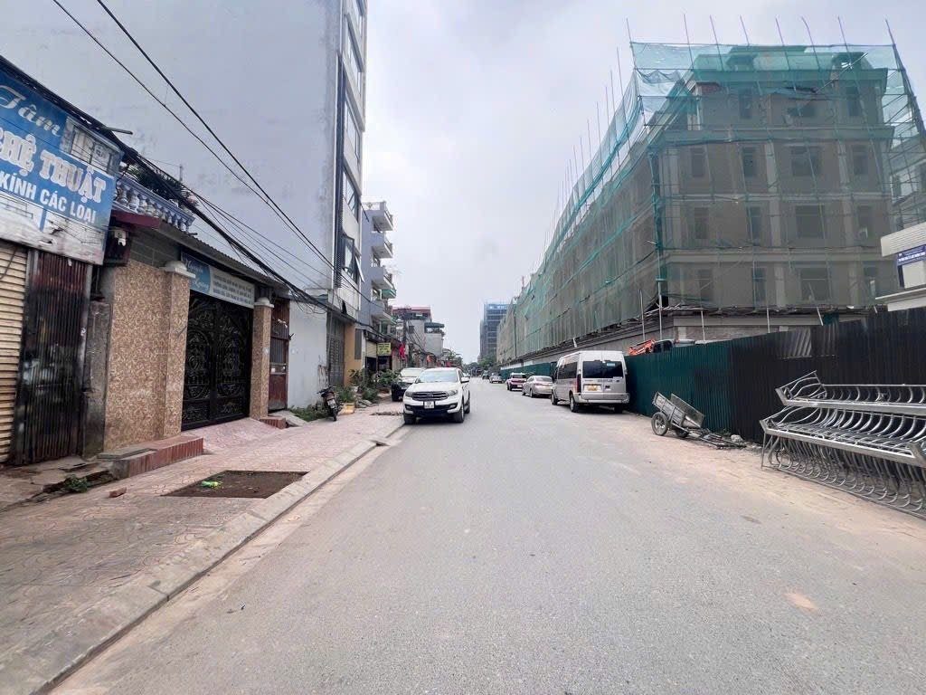 Nhà ở Gia Quất, vỉa hè ô tô tránh, 205m2