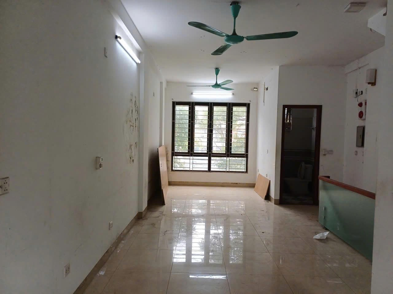 Cho Thuê Nhà Mặt Đường Giải Phóng 50M² 5 Tầng 3 Ngủ - Nội Thất Trống - Vừa Ở, Vừa Kinh Doanh VP... Giá Thuê 22tr