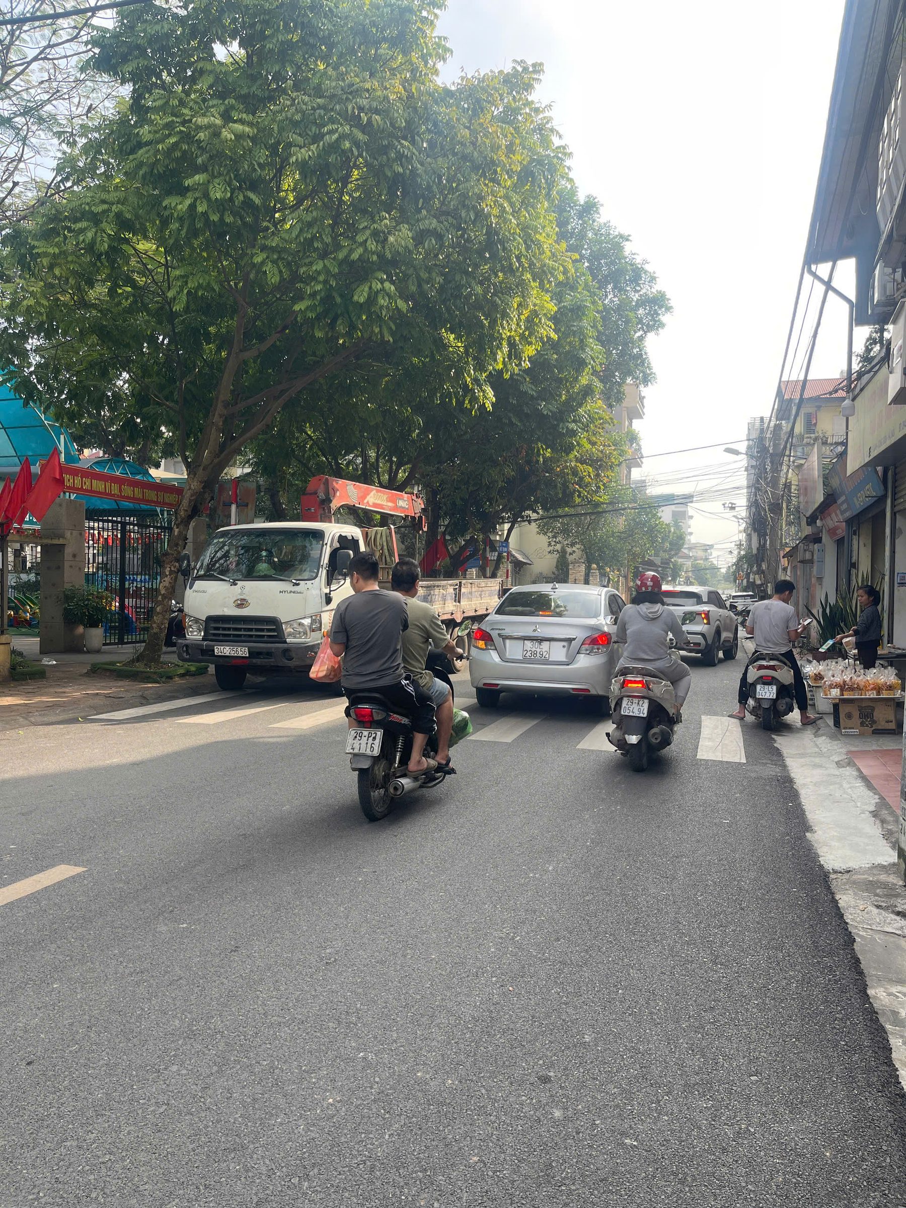 BÁN ĐẤT VIỆT HƯNG - ĐẤT PHÂN LÔ, VỈA HÈ - Ô TÔ VÀO NHÀ, Ô TÔ TRÁNH - KINH DOANH ĐỈNH