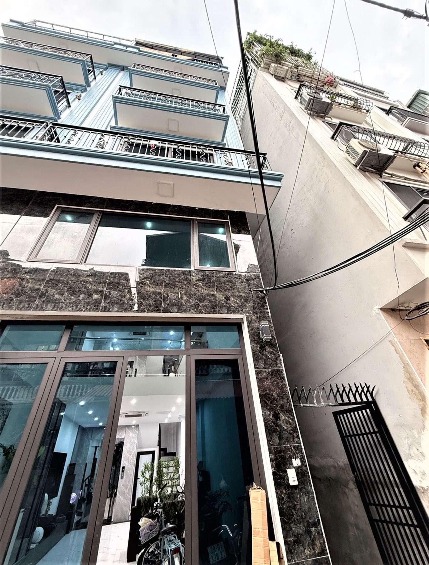 BÁN NHÀ VIỆT HƯNG, LÔ GÓC- 50M X 6 TẦNG, XÂY MỚI- THANG MÁY - Ô TÔ ĐỖ CỬA - FULL NỘI THẤT