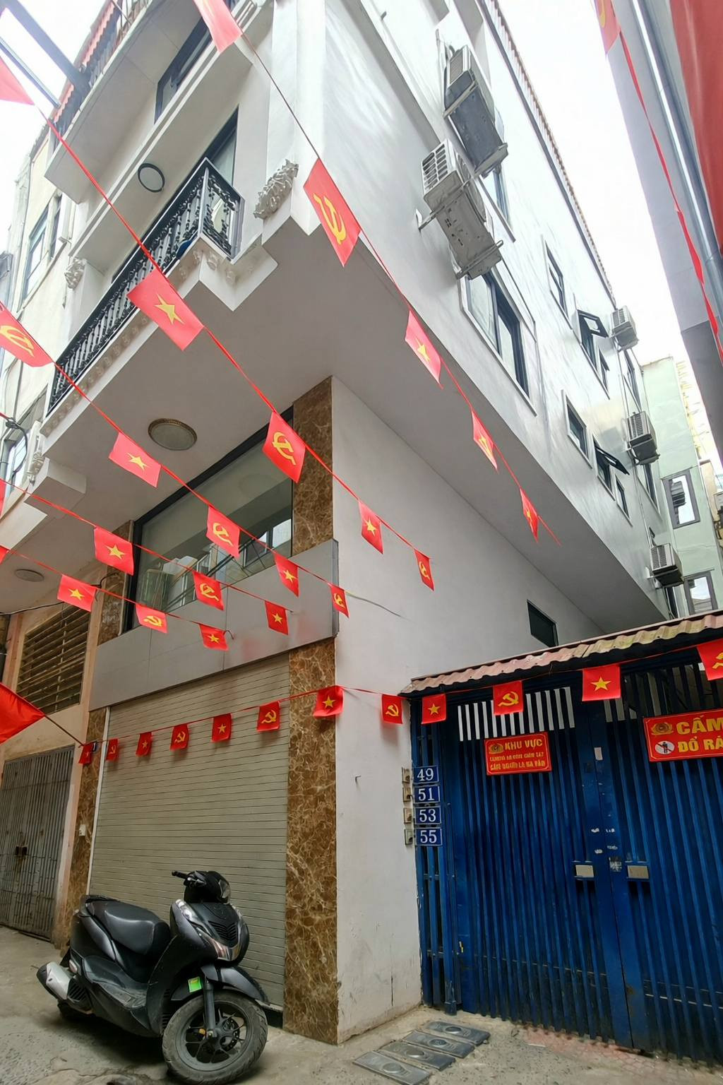 BÁN NHÀ MẶT NGÕ THÔNG ĐƯỜNG GIÁP NHẤT. 42M2 - 5 TẦNG. LÔ GÓC.