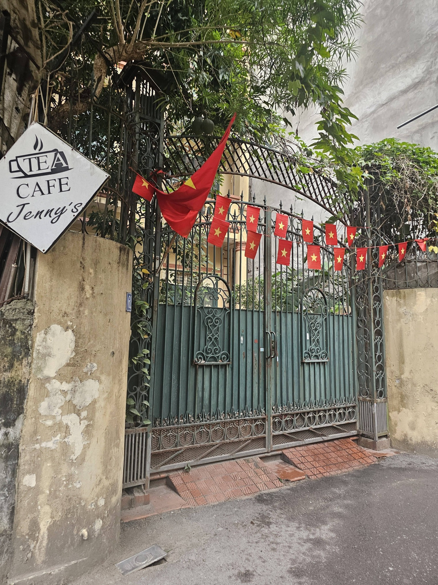 BÁN NHÀ ĐƯỜNG GIÁP NHẤT. THANH XUÂN. 185M2 - 4 TẦNG. GARA Ô TÔ.