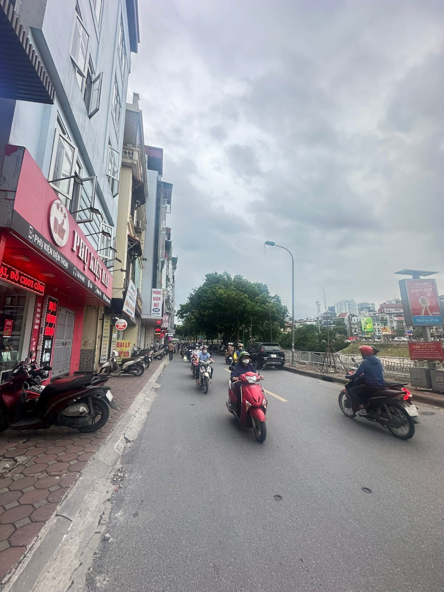 BÁN TÒA NHÀ MẶT PHỐ GIÁP NHẤT. THANH XUÂN. 9 TẦNG. THANG MÁY. 2 MẶT PHỐ.