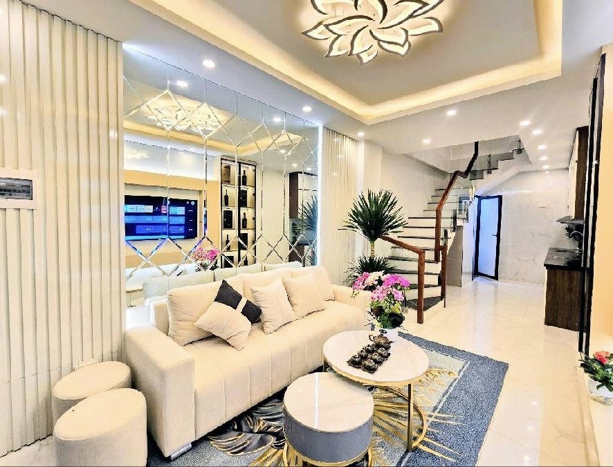 CHƯA ĐẾN 8 TỶ CÓ NGAY NHÀ ĐẸP PHỐ THỊNH LIỆT- 30/33M - 6T- MT LÝ TƯỞNG - Ô TÔ ĐỖ GẦN - SỔ ĐỎ HOA HẬU