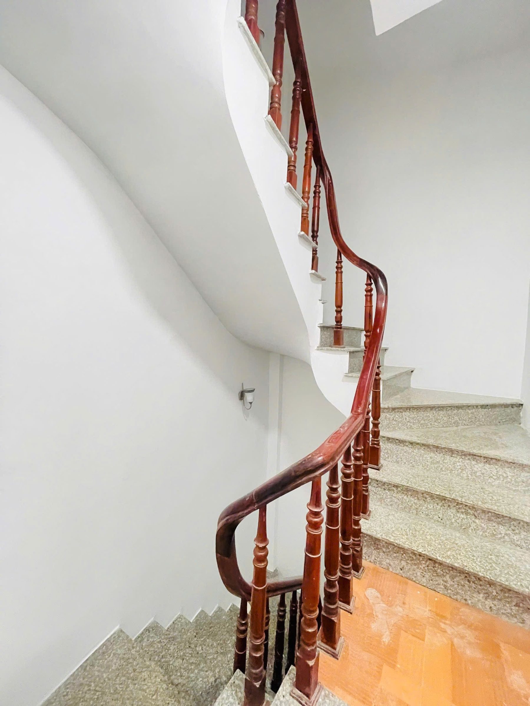 Cho Thuê Nhà Ngõ 45 Giáp Nhị - Hoàng Mai 35M² 5 Tầng 4 Ngủ - Nội Thất CB - 30M Ra Ô Tô - Giá Thuê 14tr