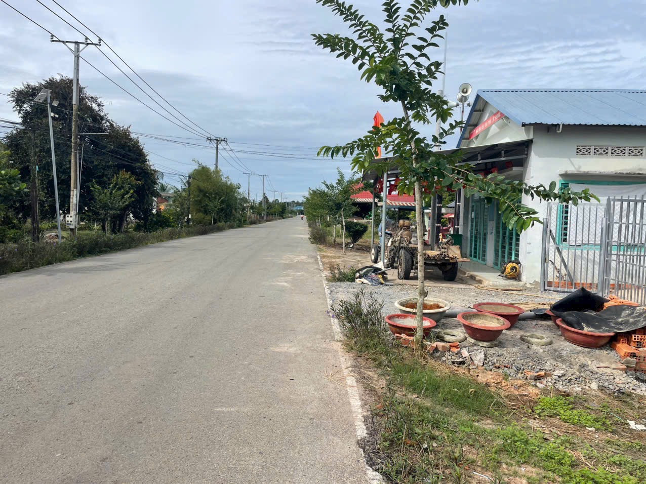 Bán lô đất 184m2 gần Bv Xuyên á. Giá 800 Triệu. Sổ Hồng Riêng. LH 0796666342