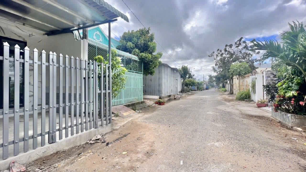 Bán gấp căn nhà sổ riêng 141,6m2 giá -1 tỉ 020tr- ở ngay Tân Phú Trung - Củ Chi