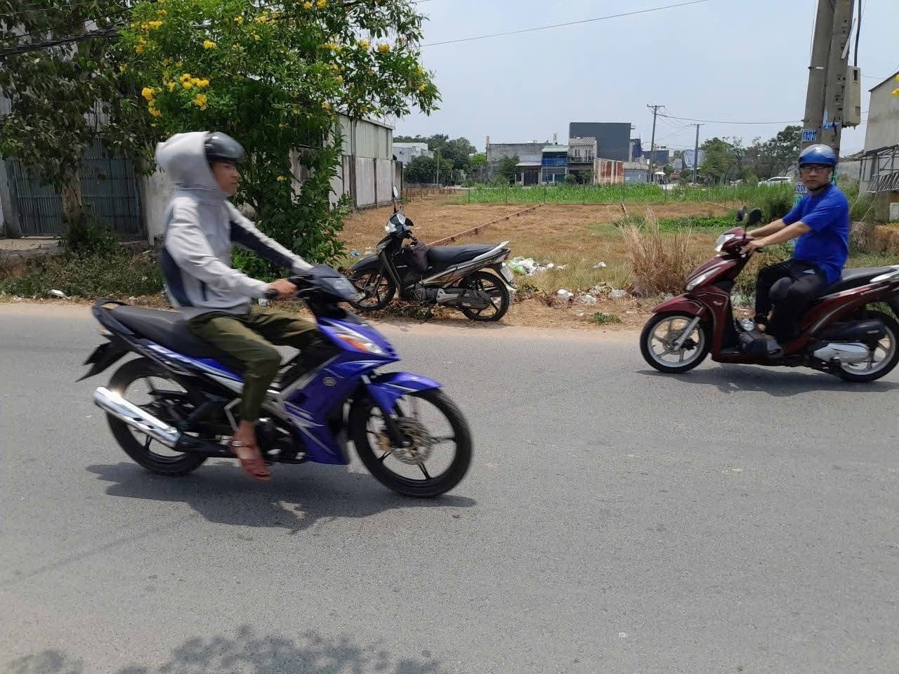 Mặt Tiền Giồng Lớn , cách uỷ ban chợ mỹ hạnh nam 300m (6x47) đường kinh doanh buôn bán mọi nghề