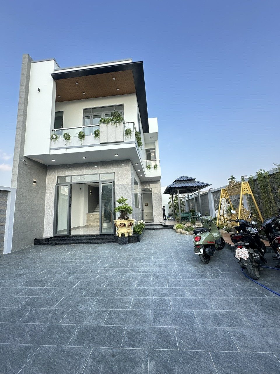Kẹt vốn làm ăn bán căn villa 290m2 full nội thất ở xã Mỹ Hạnh Nam