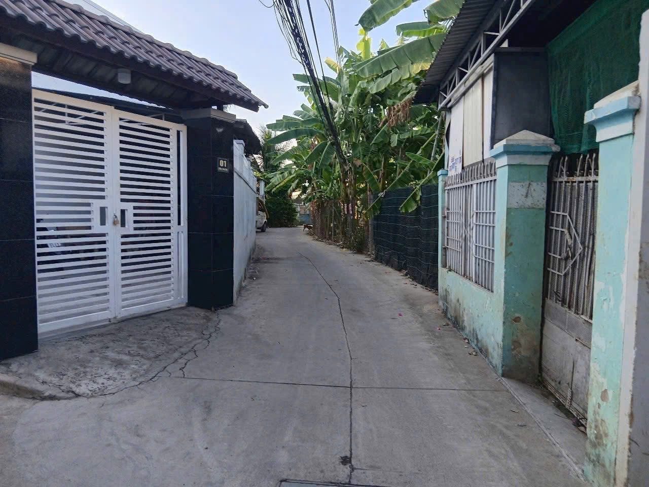 Chủ CẦN Chuyển nhượng căn nhà cấp 4 cũ ĐƯỜNG GÒ CÂY SUNG - PHƯỜNG TÂY NHA TRANG

❇️ Diện Tích 54m2 ngang 4,6m full thổ cư

Hiện trạng:  Đường bê tông rộng 3,5m otto 

 ❇️Giá cần bán : 1 tỷ 499triệu