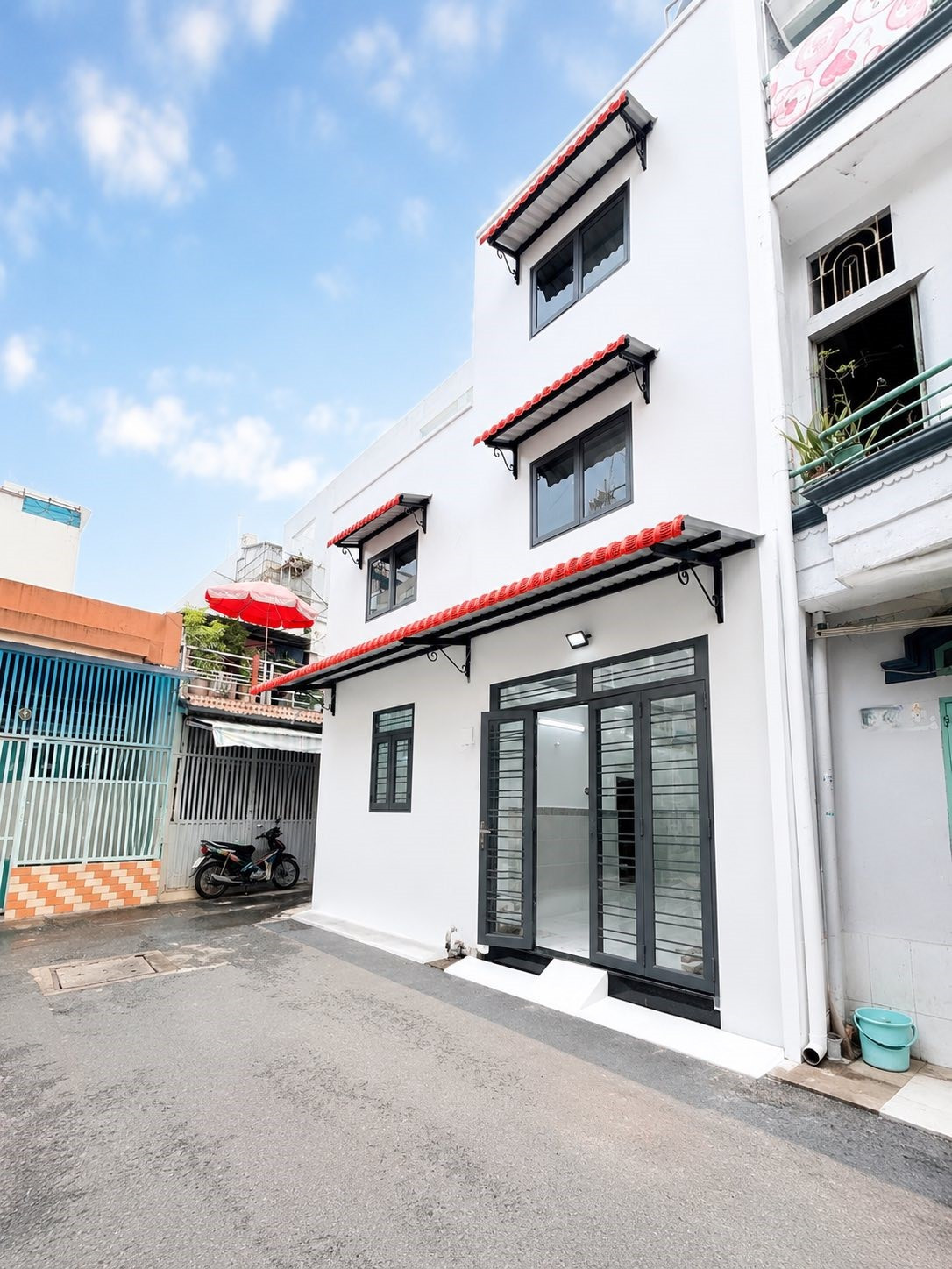 Nhà 3 tầng, hẻm ô tô thông, gần Vietcombank Gò Dầu, 4.2 tỷ
