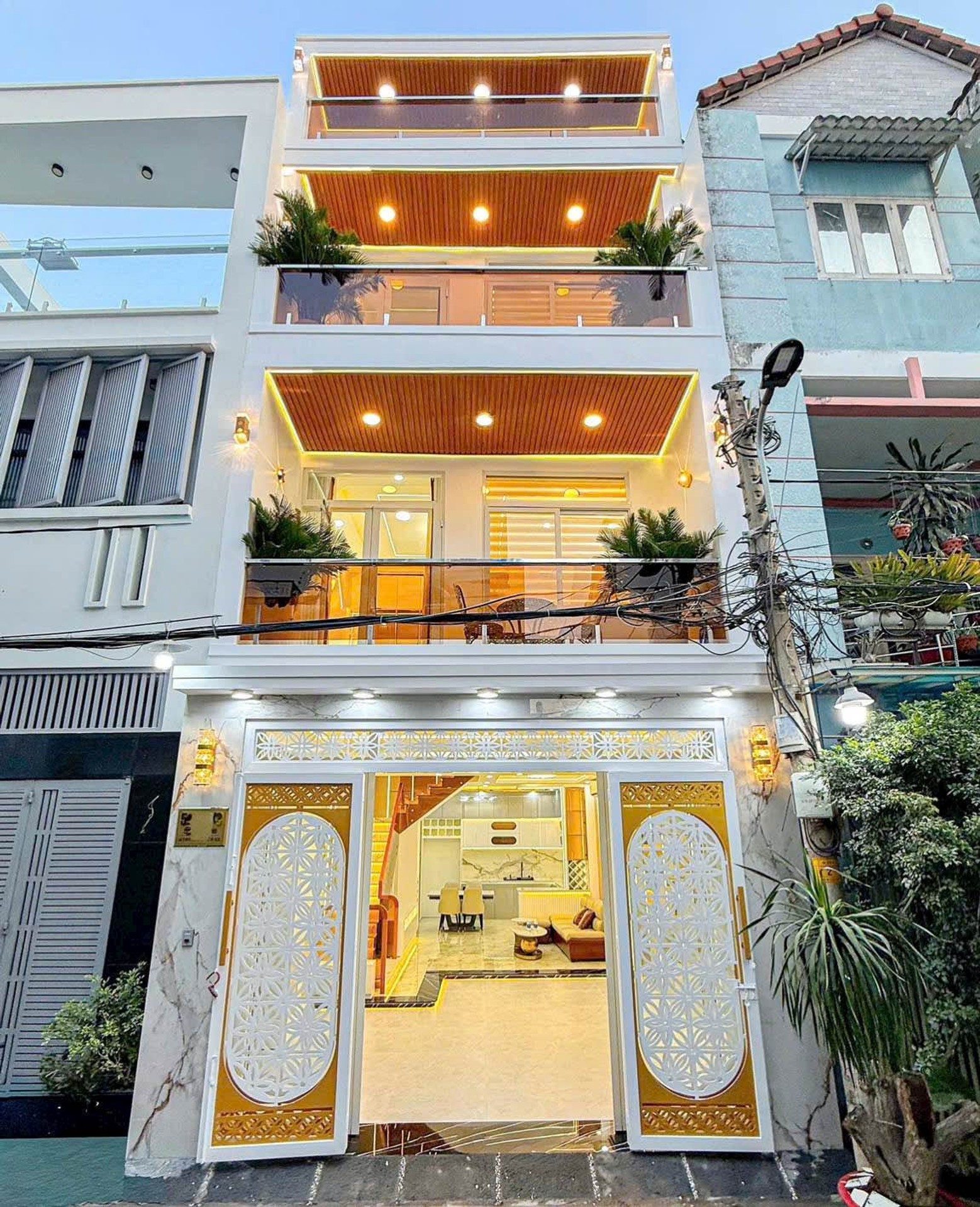 BÁN NHÀ QUẬN 7 - NHÀ MỚI XÂY SIÊU ĐẸP, 3 TẦNG TẶNG FULL NT CAO CẤP, SHR