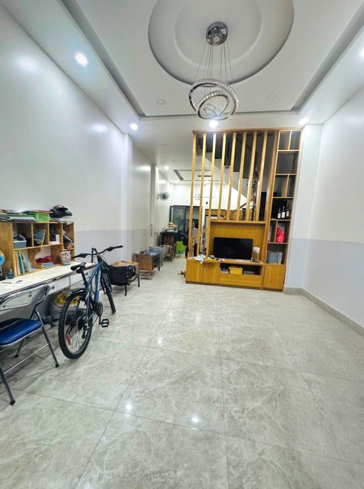 BÁN NHÀ ĐẸP CẠNH TÂ.N KỲ TÂN QUÝ - ĐƯỜNG XE TẢI - 4PN - ( 4.5X13M )