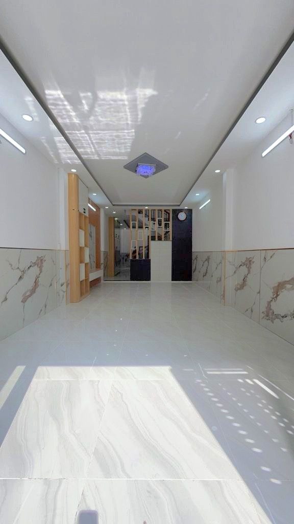BÁN NHÀ ĐẸP CẠNH TÂ.N KỲ TÂN QUÝ - HẺM XE HƠI - ( 4X16M )