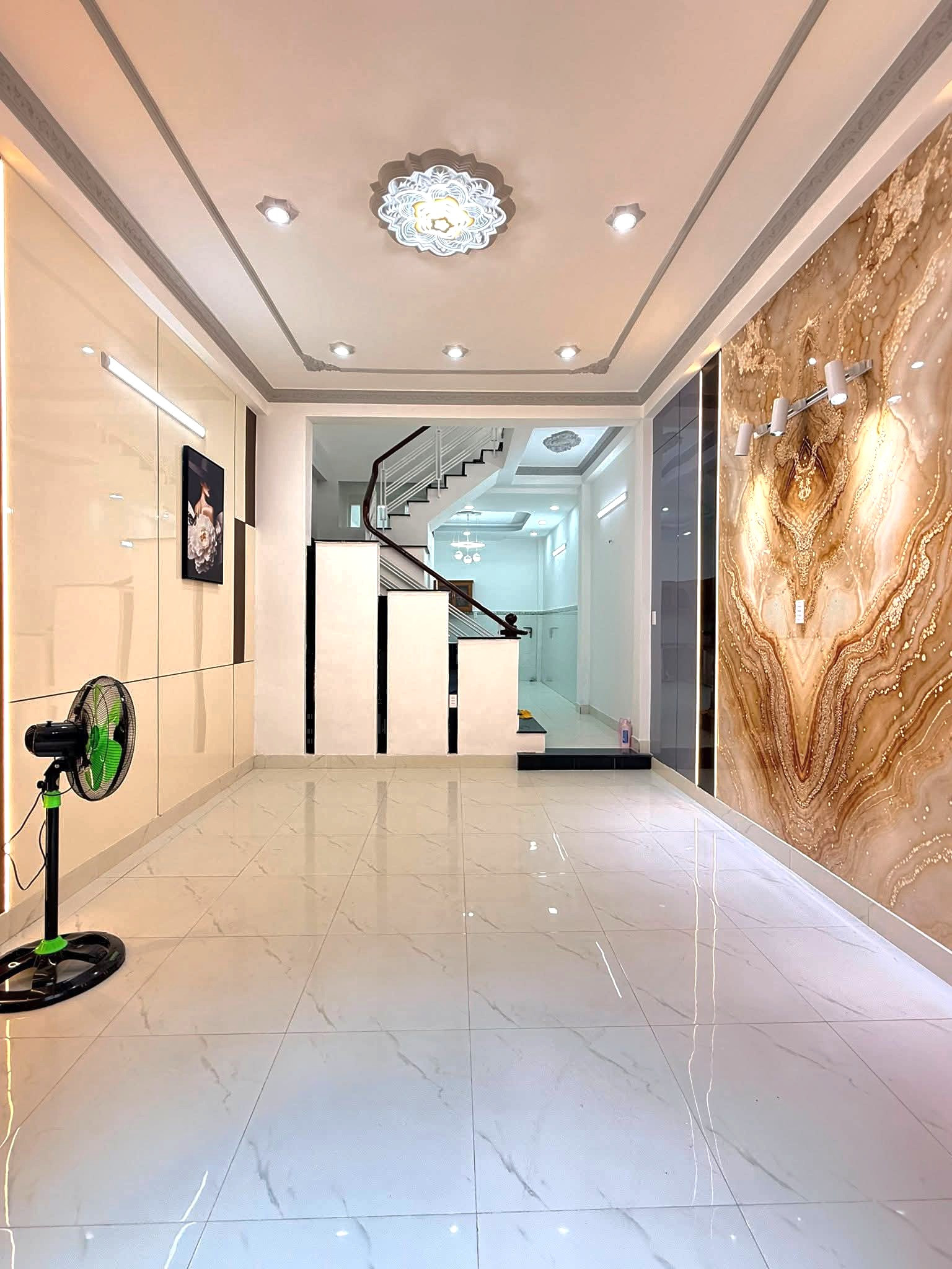 BÁN NHÀ ĐẸP CẠNH TÂ.N KỲ TÂN QUÝ - HẺM XE HƠI - ( 4X12M )