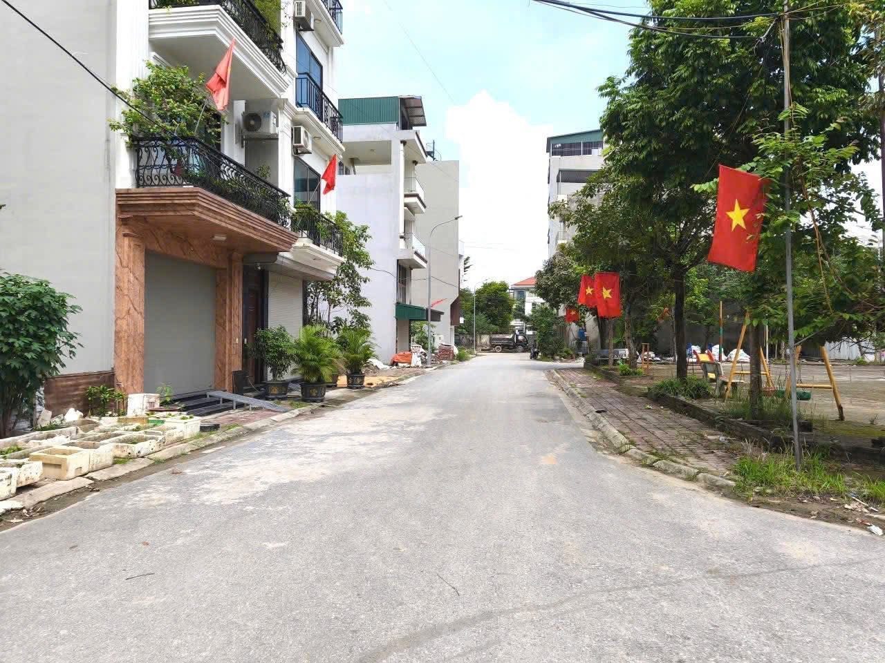 Tôi cần bán gấp trước tết 127m² full thổ cư ngang 5m giá 4.15 tỷ tại Tân Xã trung tâm Hòa Lạc