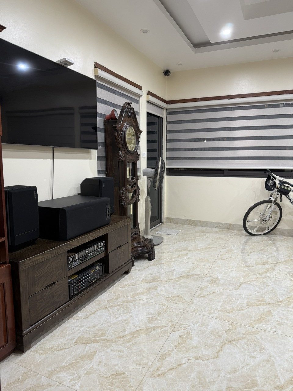 Ngõ Hà Kế Tấn cho thuê cả sàn 130m2, 3 ngủ, 3wc, 1p khách, sân phơi, thang máy, nội thất đầy đủ, 16tr/tháng