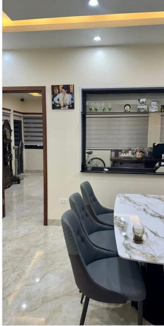 Ngõ Hà Kế Tấn cho thuê cả sàn 130m2, 3 ngủ, 3wc, 1p khách, sân phơi, thang máy, nội thất đầy đủ, 16tr/tháng