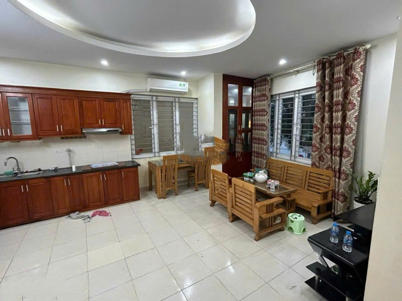 Cho thuê Nhà mặt đường đường Hà Kế Tấn P Quận Thanh Xuân 40M x 5 tầng giá 20 triệu