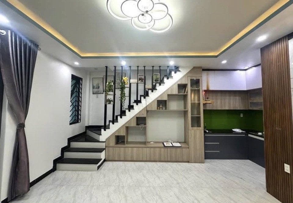 BỎ PHỐ VỀ DĨ AN TẬU NHÀ 2 TẦNG 121M2 - SÂN ĐẬU Ô TÔ RỘNG RÃI - GIÁ NHỈNH 5 TỶ!