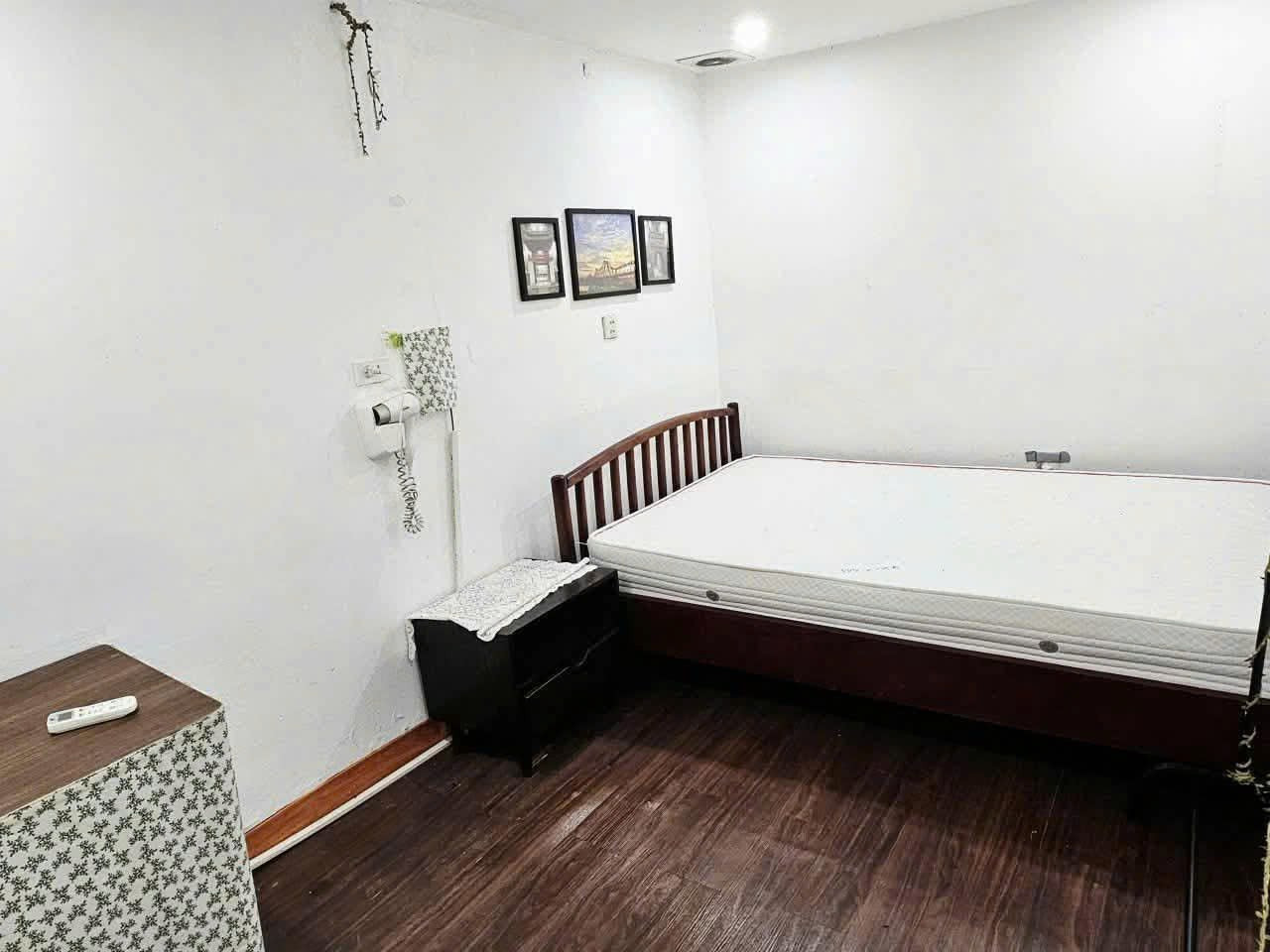 Cho Thuê Nhà Ngõ 71 Hai Bà Trưng - Cửa Nam 43M² 4,5 Tầng 6 Ngủ - Nội Thất CB - Ở, Kinh Doanh Homestay... Giá Thuê 20tr