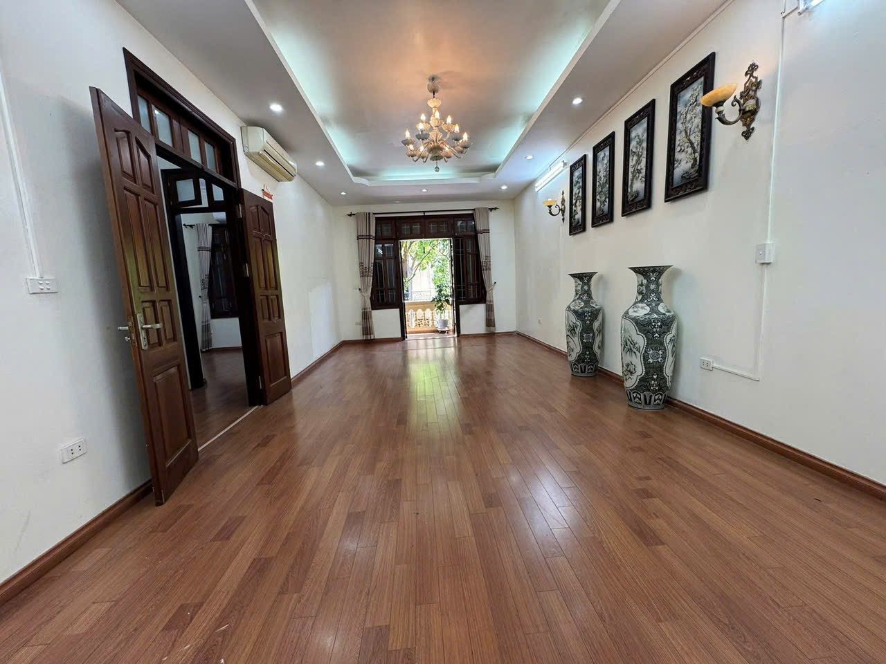 Cho Thuê Biệt Thự Sân Vườn Đường Hàm Nghi - Mỹ Đình 130M² 4 Tầng 5 Ngủ - Nội Thất CB - Gara Ô Tô - Vừa Ở, Vừa Kinh Doanh VP.. Giá Thuê 35tr