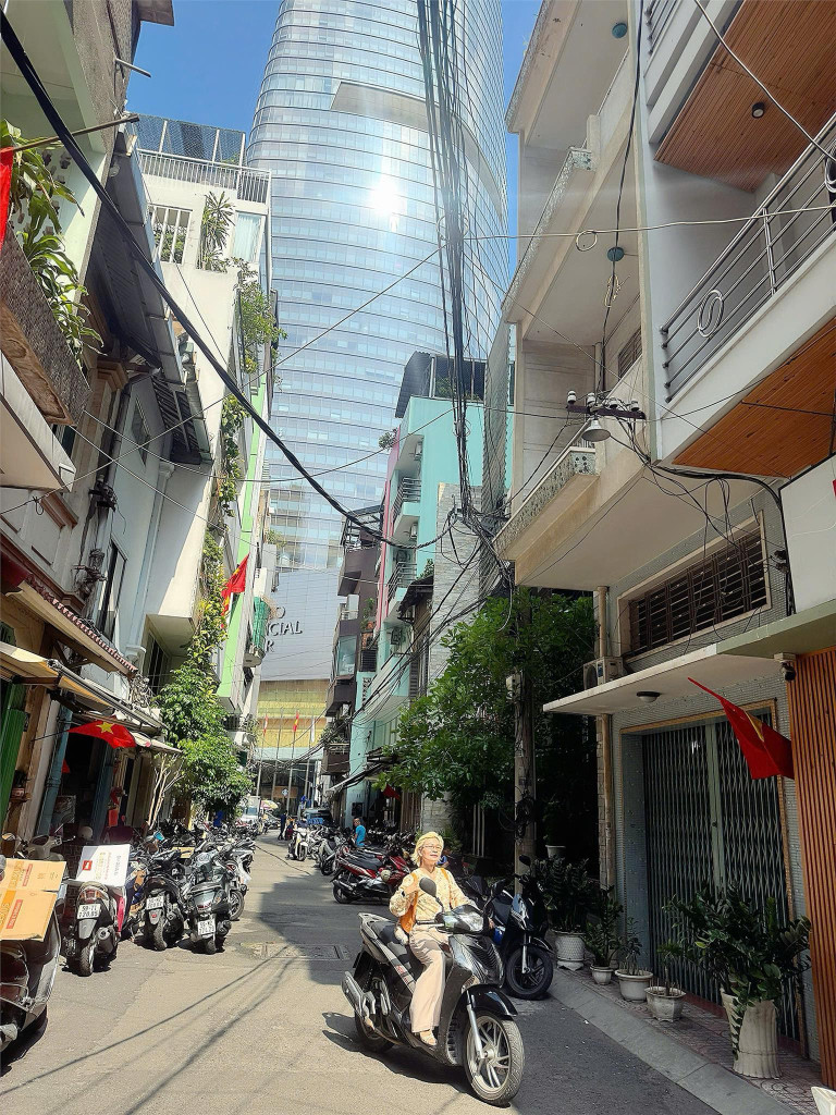 SIÊU PHẨM BÁN NHÀ 3 MẶT TIỀN THÔNG HÀM NGHI & NGUYỄN HUỆ & HẢI TRIỀU - VIEW TÒA NHÀ BITEXCO HƯỞNG TRỌN TIỆN ÍCH TẠI ĐẤT KIM CƯƠNG HIẾM NÀY - 0938676685 GIANG GIANG