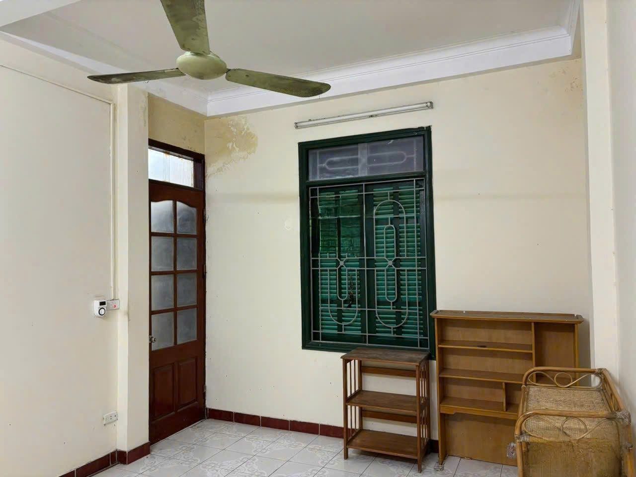 Cho Thuê Nhà Ngõ 128 Hàm Tử Quan - Hoàn Kiếm 50M² 3 Tầng 3 Ngủ - Giá Thuê 10tr
