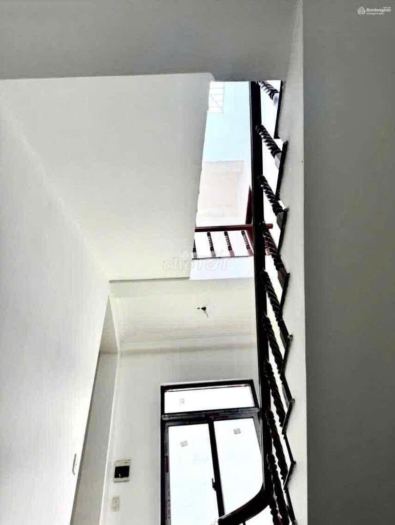Bán nhà 4 tầng mặt tiền đường (7m5) Hàn Thuyên, Hải Châu. Cho thuê 40 tr/tháng – Giá 10.1 Tỷ Tl