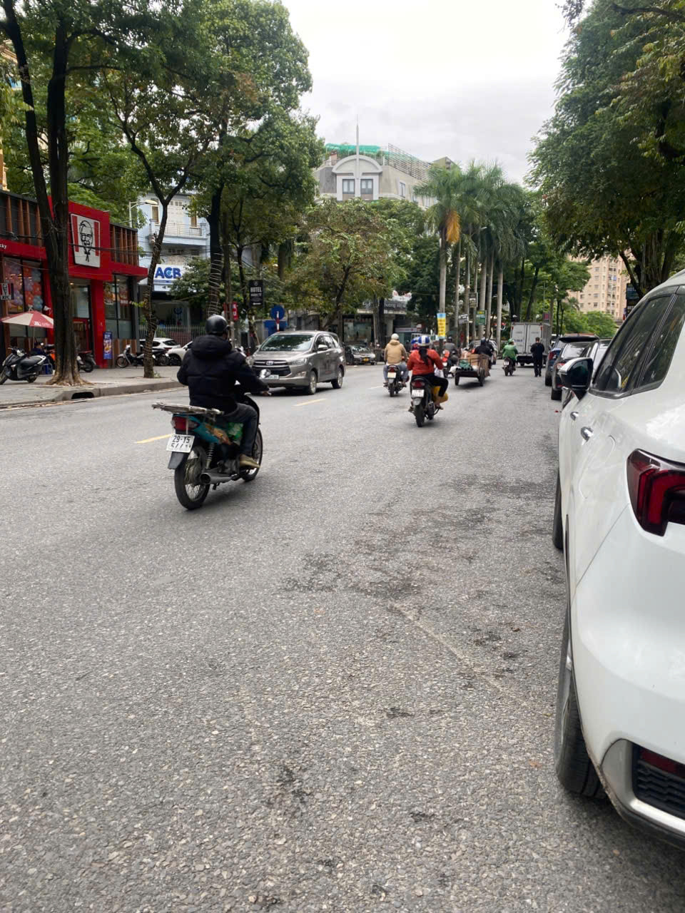 Bán nhà liền kề Xa La, kinh doanh đa dạng 100m2 x 5 tầng, ngang 5 m, chào giá 27,2 tỷ.