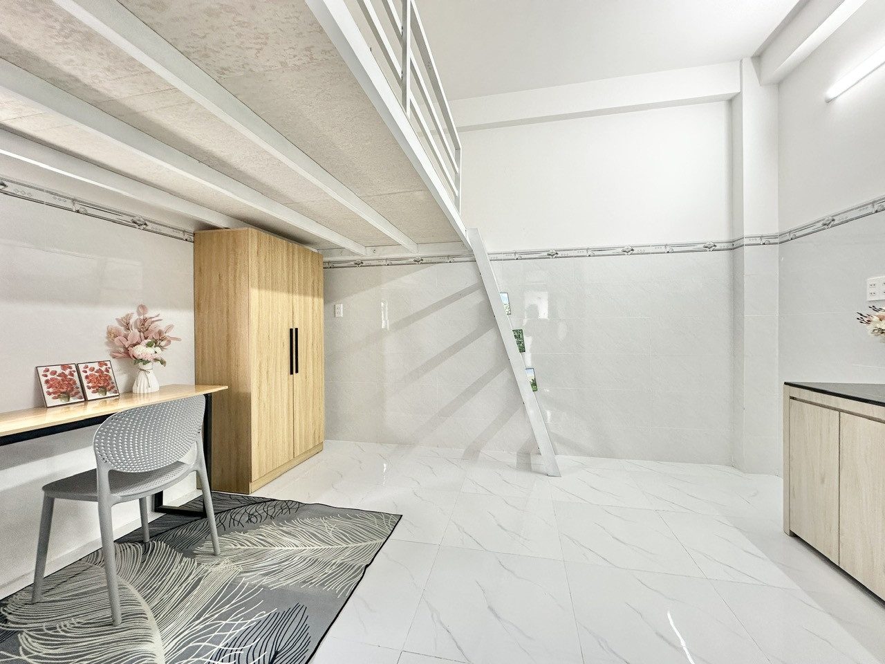 Cho thuê phòng trọ 20m2 gác cao 55 Nguyễn Văn Công